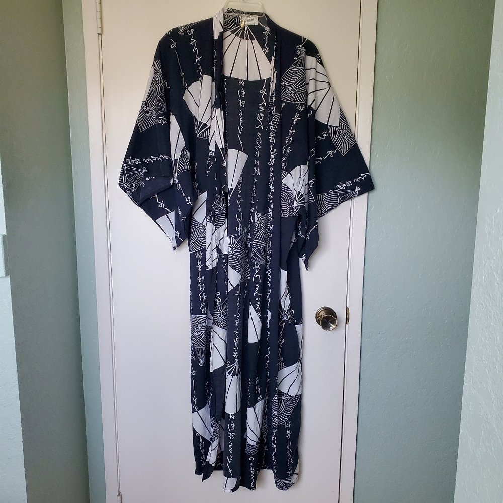 Vintage FR In Tokyo 100%  Cotton Black and White Fan Print Kimono Made in Japan